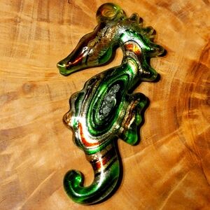 Beautiful NEW Rainbow Greenish Murano Style Sea Horse Pendant